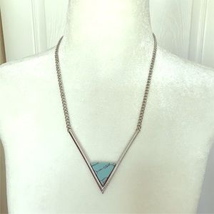 NWOT Fun Faux no fuss turquoise/silver necklace